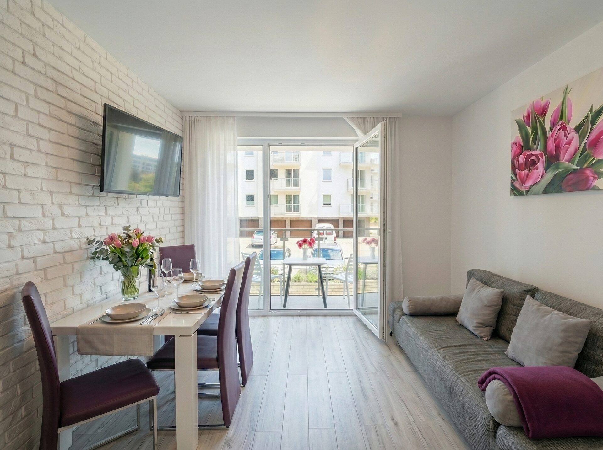 Sea Suite – apartament nad morzem Dziwnówek, salon z jadalnią